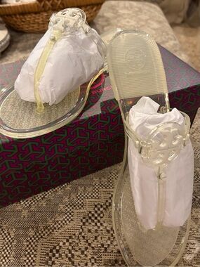 NWT Tory Burch Clear Jelly Thong Sandals with Logo Ornament NWT